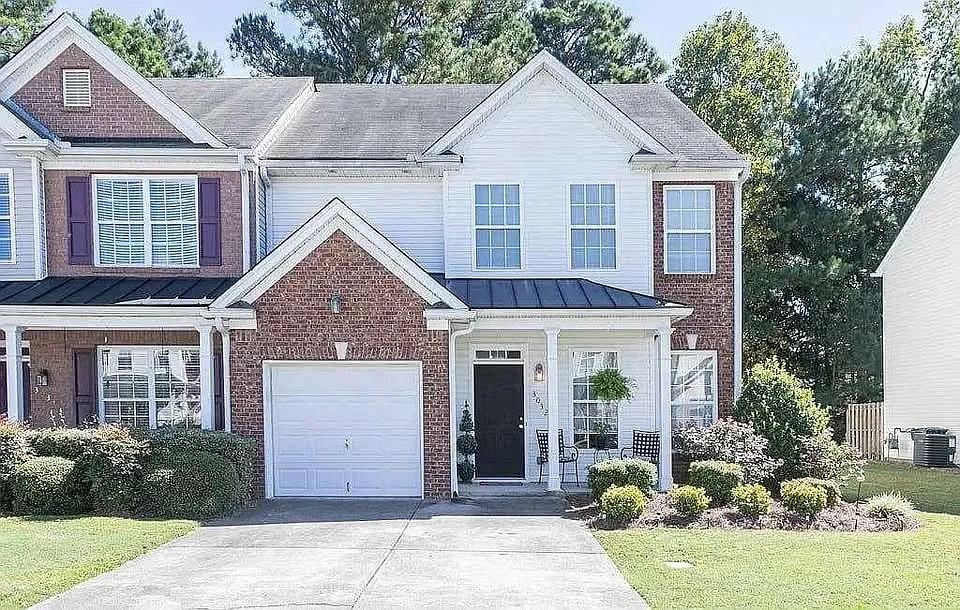 3032 Kentmere Dr - Photo 2 of 10