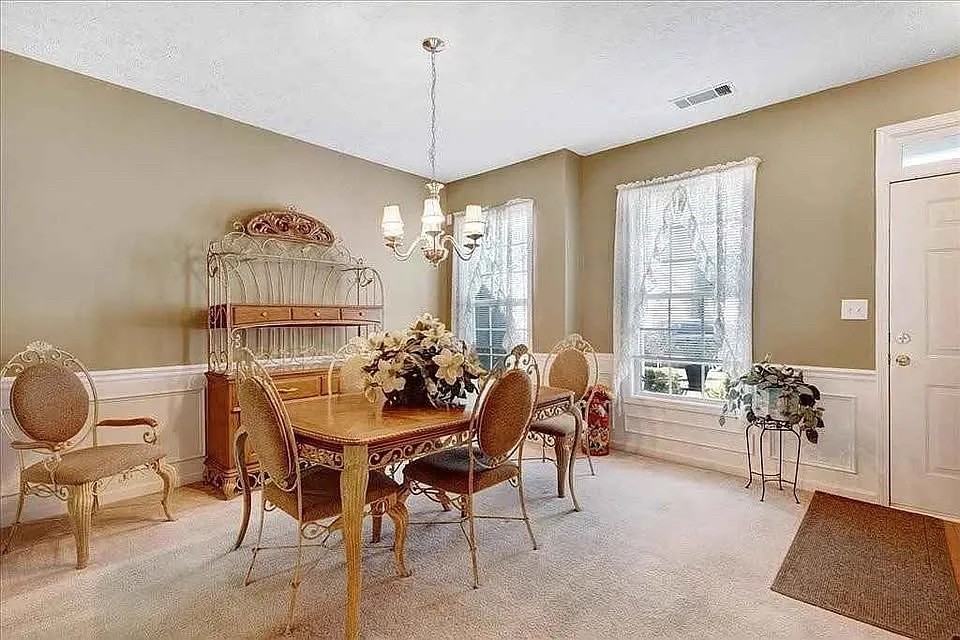 3032 Kentmere Dr - Photo 5 of 10