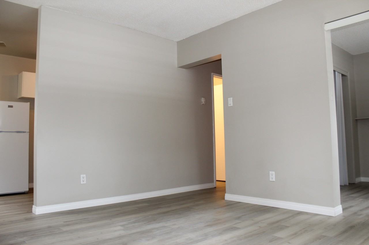 Alexander Apartments - Photo 4 of 9