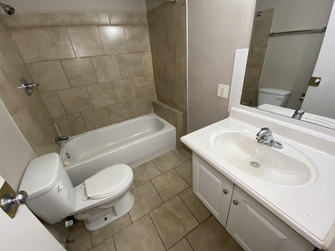 Amera Manor - Photo 6 of 13