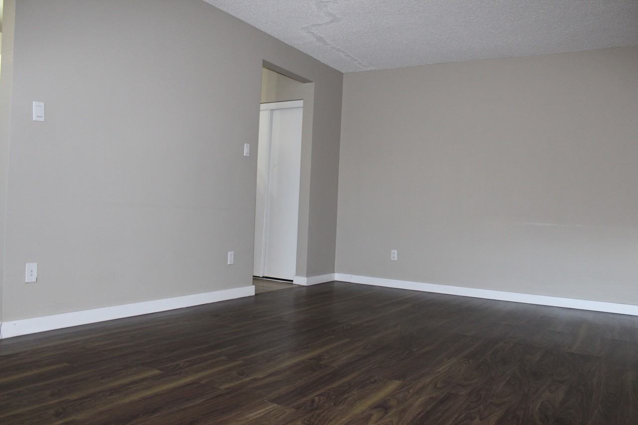 Cypress Manor - Photo 5 of 8