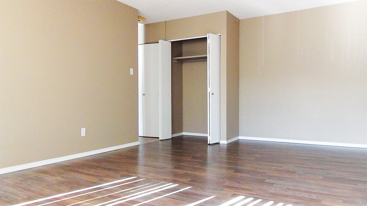 Hilton Manor - Photo 2 of 7