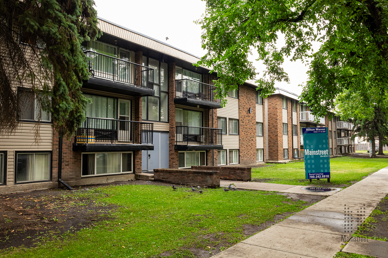 Hilton Manor - Photo 6 of 7