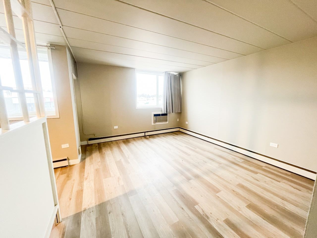 Grey 909 - Photo 5 of 12