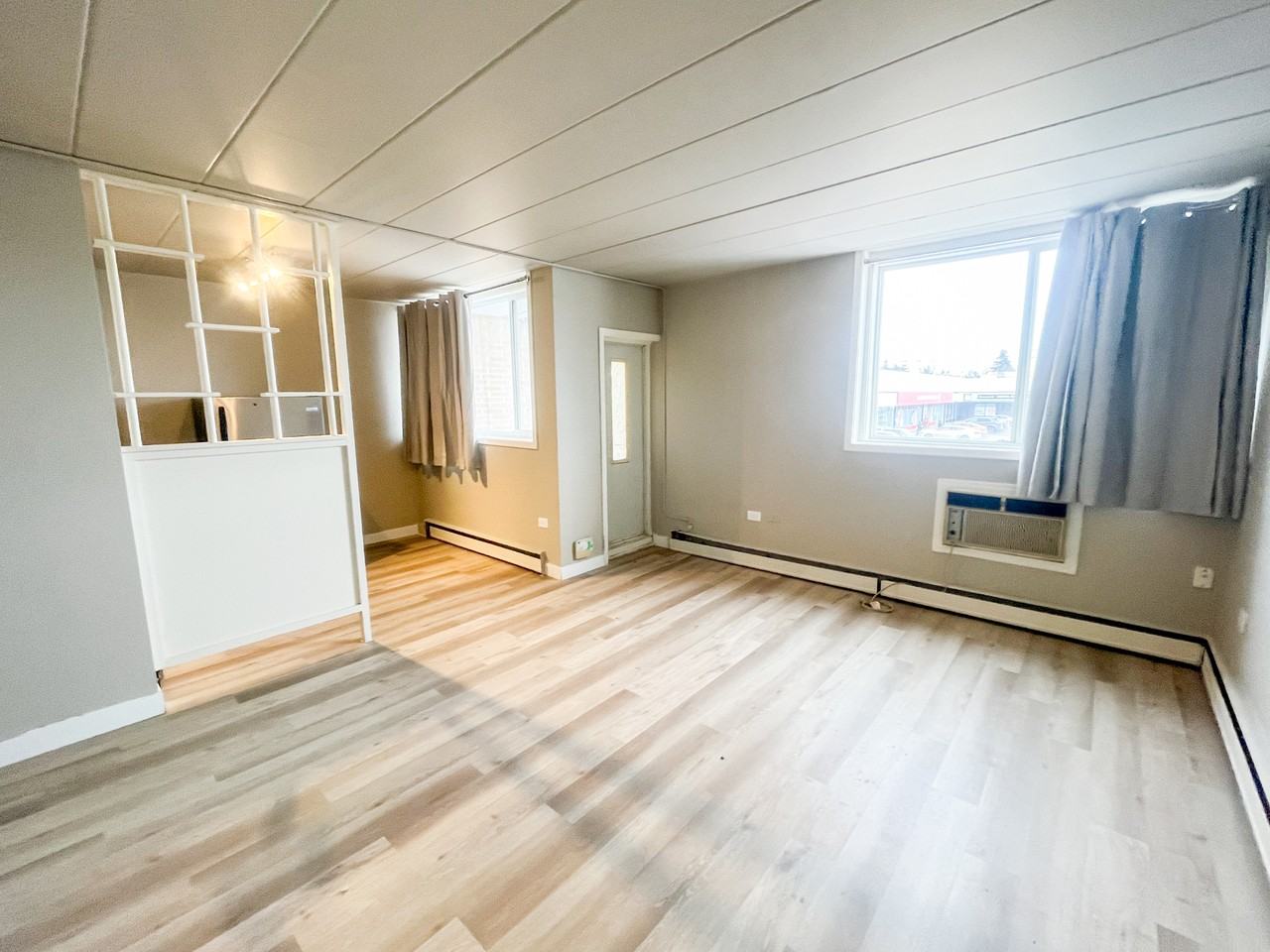 Grey 909 - Photo 6 of 12