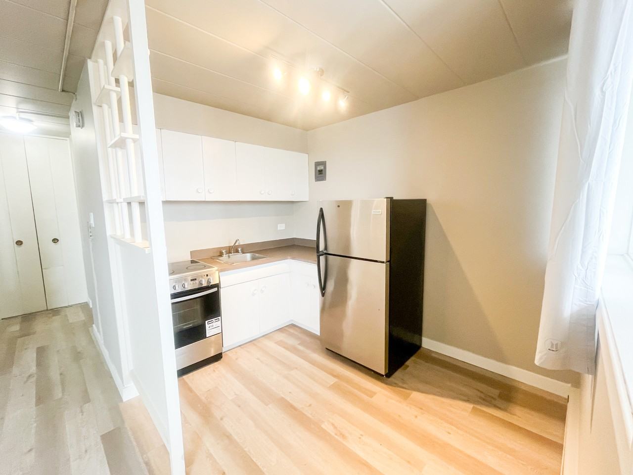 Grey 909 - Photo 7 of 11