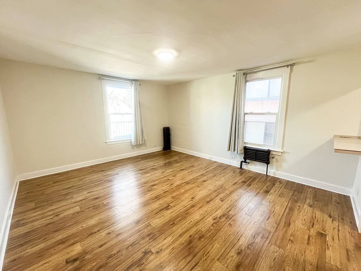 Royal Mission Apartments - Photo 5 of 12