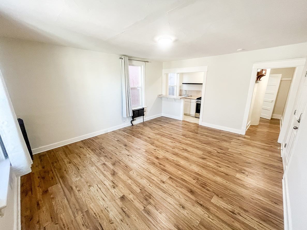 Royal Mission Apartments - Photo 6 of 12