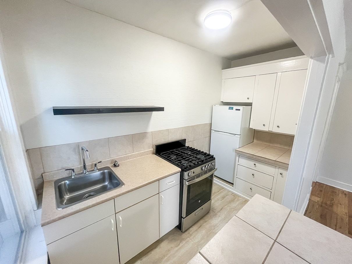 Royal Mission Apartments - Photo 7 of 12