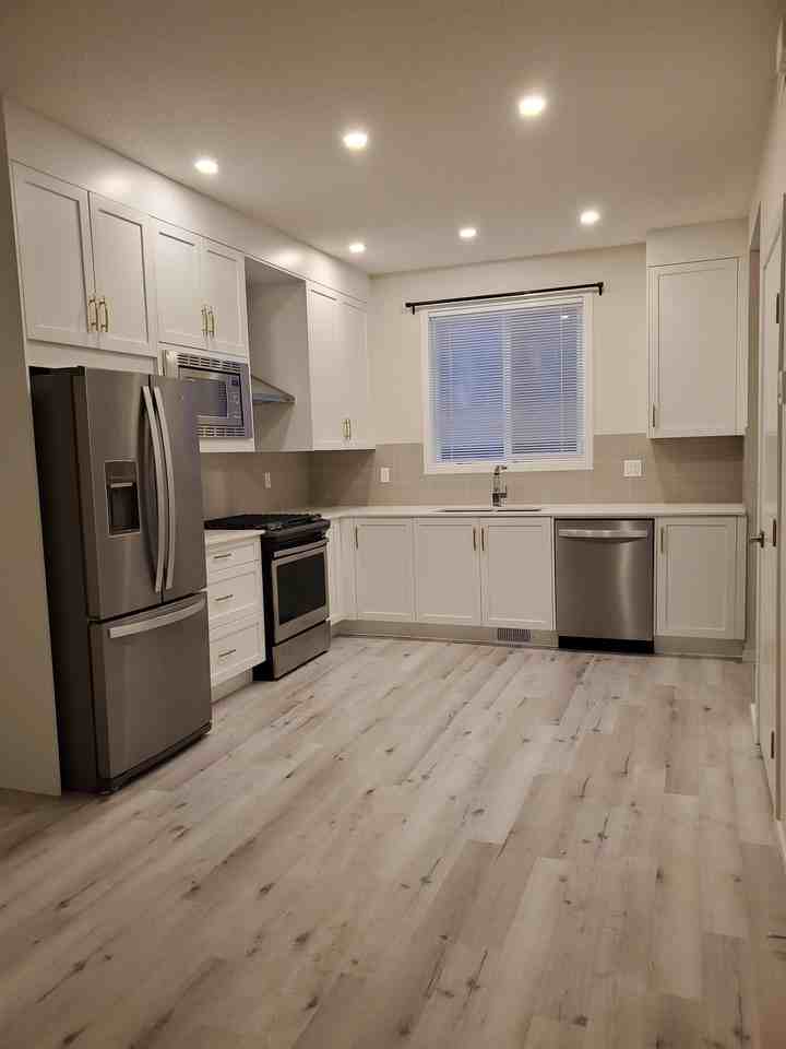 120 Redstone Walk NE - Photo 3 of 9