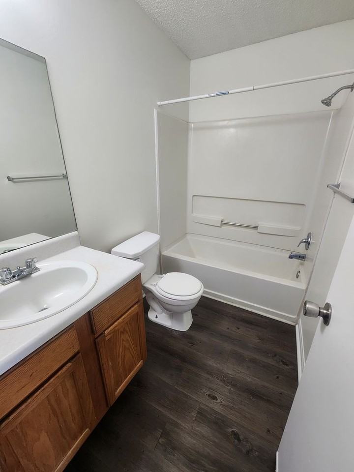 Castlewood Apartments - Photo 4 of 23