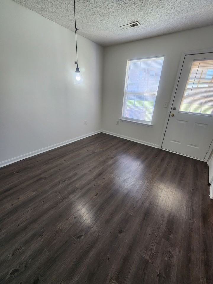 Castlewood Apartments - Photo 6 of 23