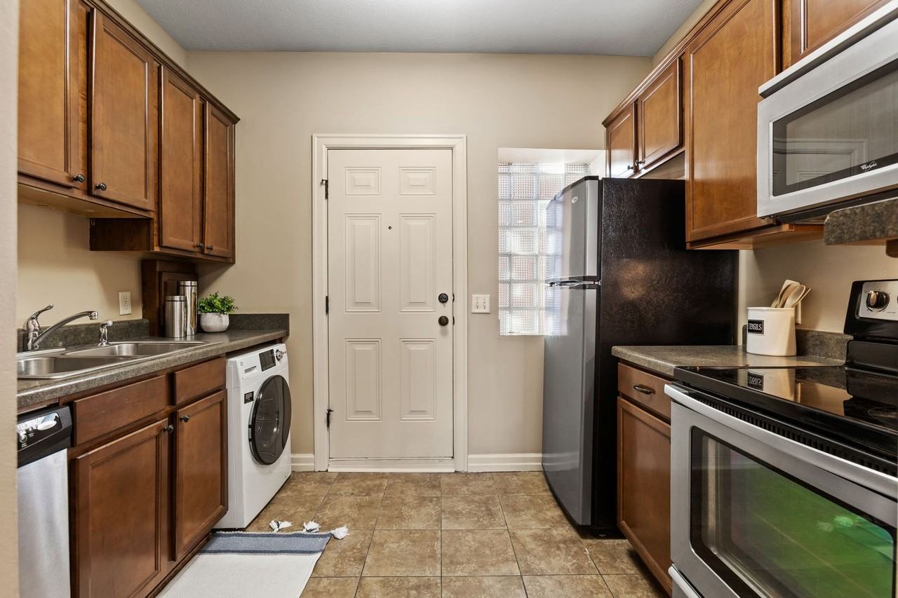 The Melrose - Photo 4 of 11