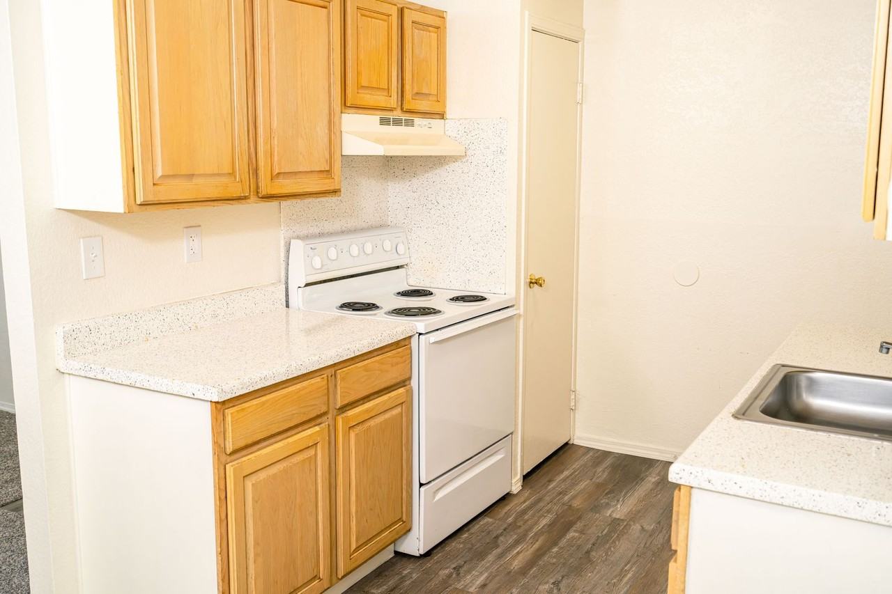 Tamarack Place Apartments - Photo 3 of 32