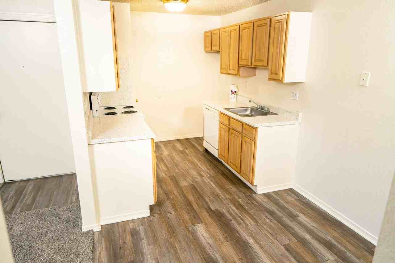 Tamarack Place Apartments - Photo 4 of 32