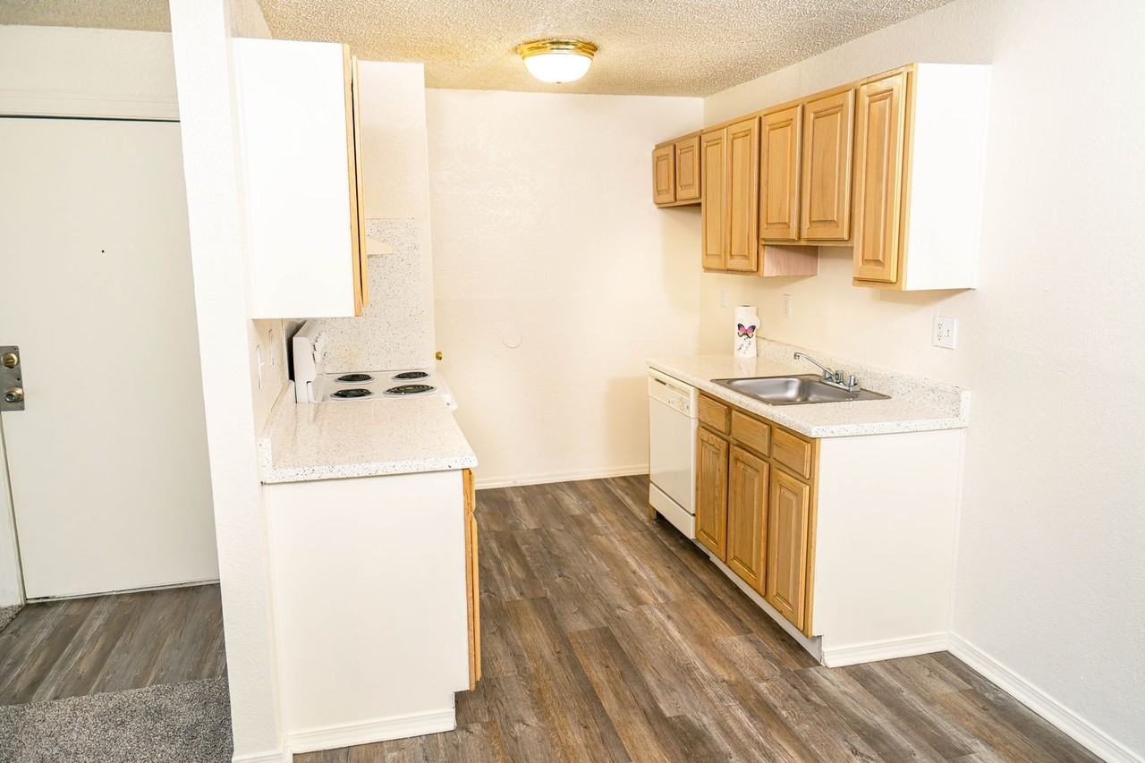 Tamarack Place Apartments - Photo 6 of 32