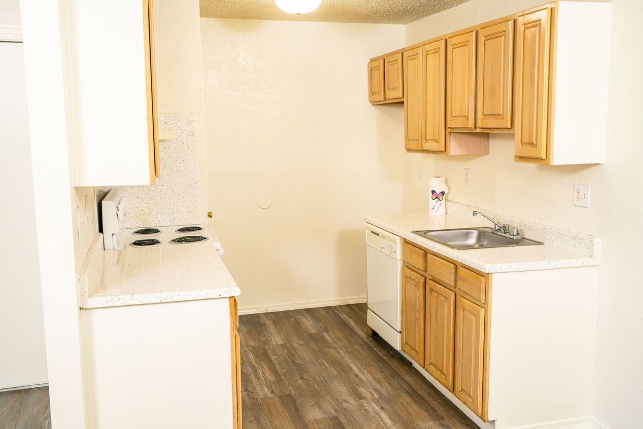 Tamarack Place Apartments - Photo 7 of 32