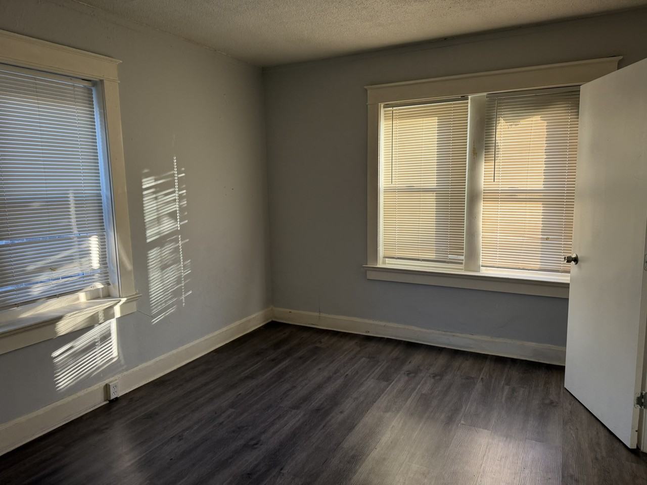 136 N Lawn Ave Apt 2n #2N - Photo 4 of 9