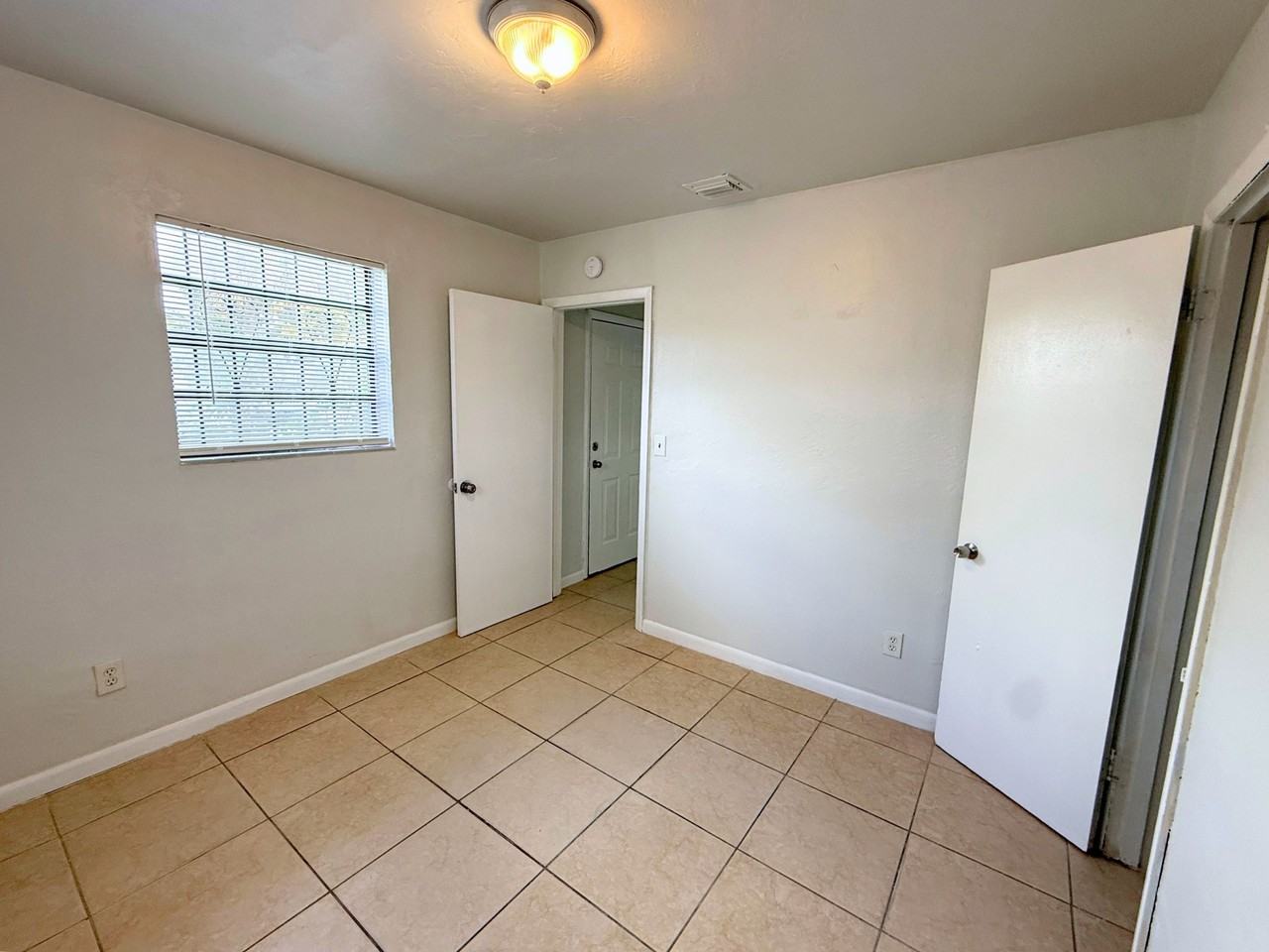 1490 Ne 152nd St - Photo 7 of 17