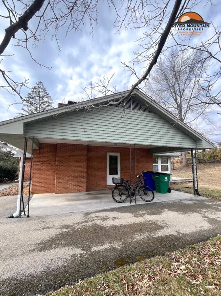 600 Broce Dr - Photo 3 of 22