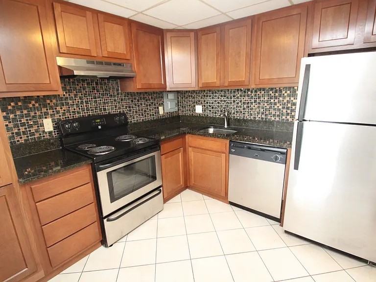220 220 SOUTH HOME AVENUEAPT 504 #504 - Photo 3 of 13