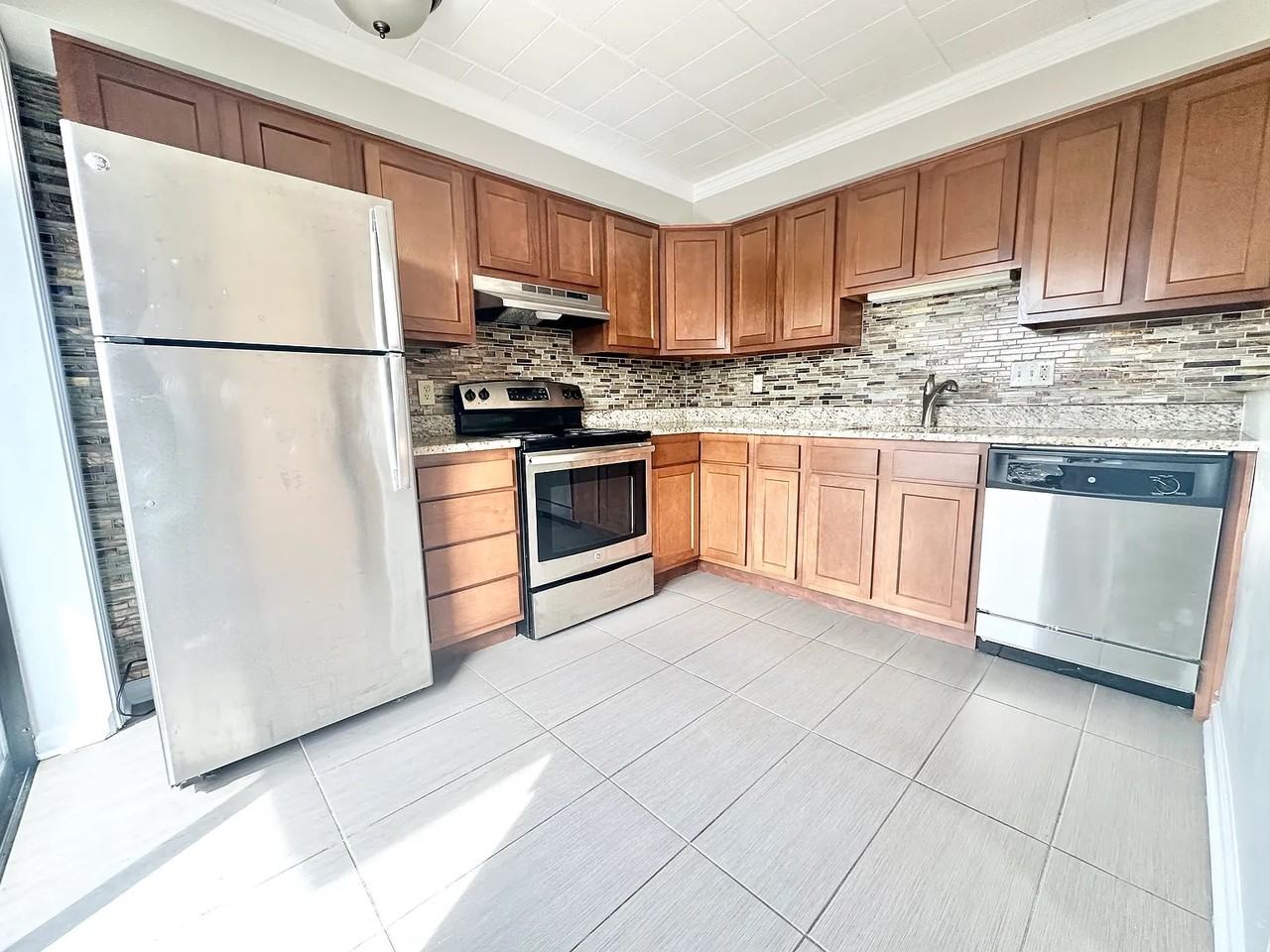 231 231 FIFTH STREETAPT 2 #231-2 - Photo 5 of 6