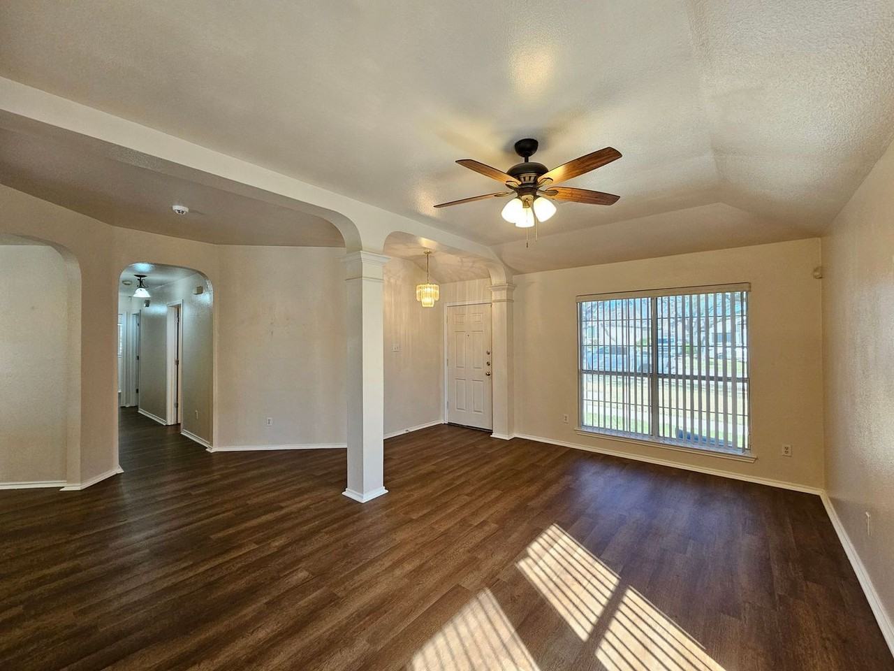 602 Delmar Dr - Photo 3 of 26