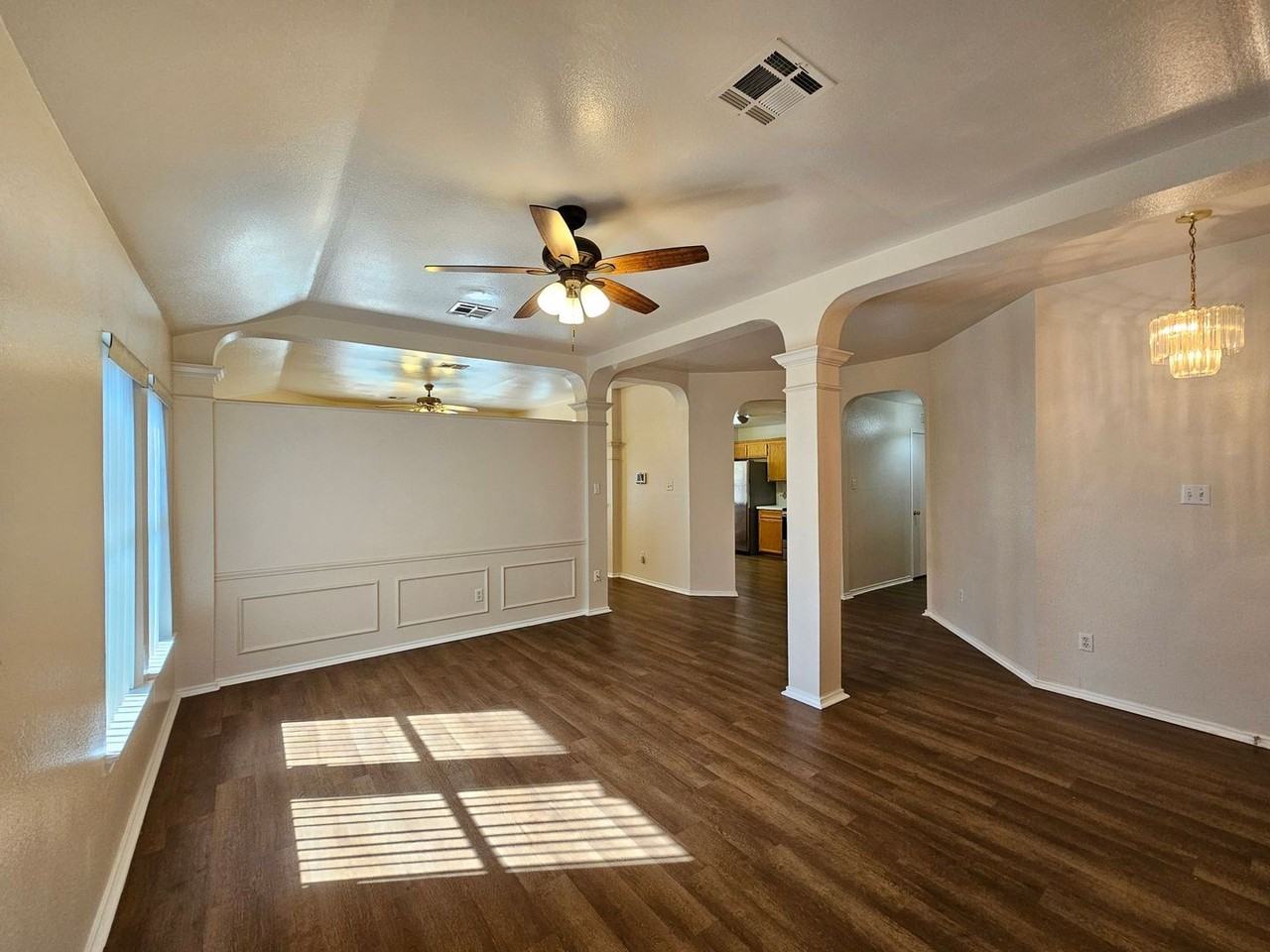 602 Delmar Dr - Photo 4 of 26