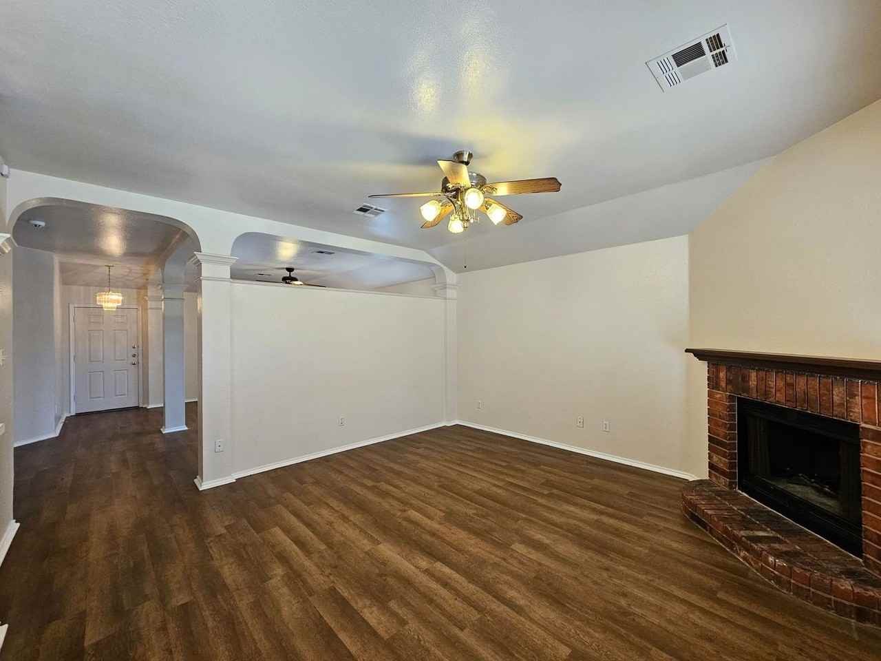 602 Delmar Dr - Photo 5 of 26