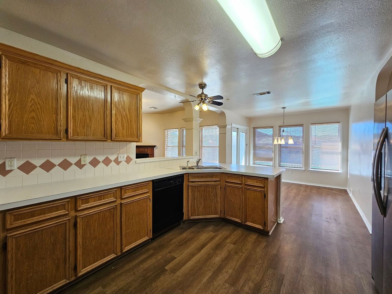 602 Delmar Dr - Photo 5 of 36