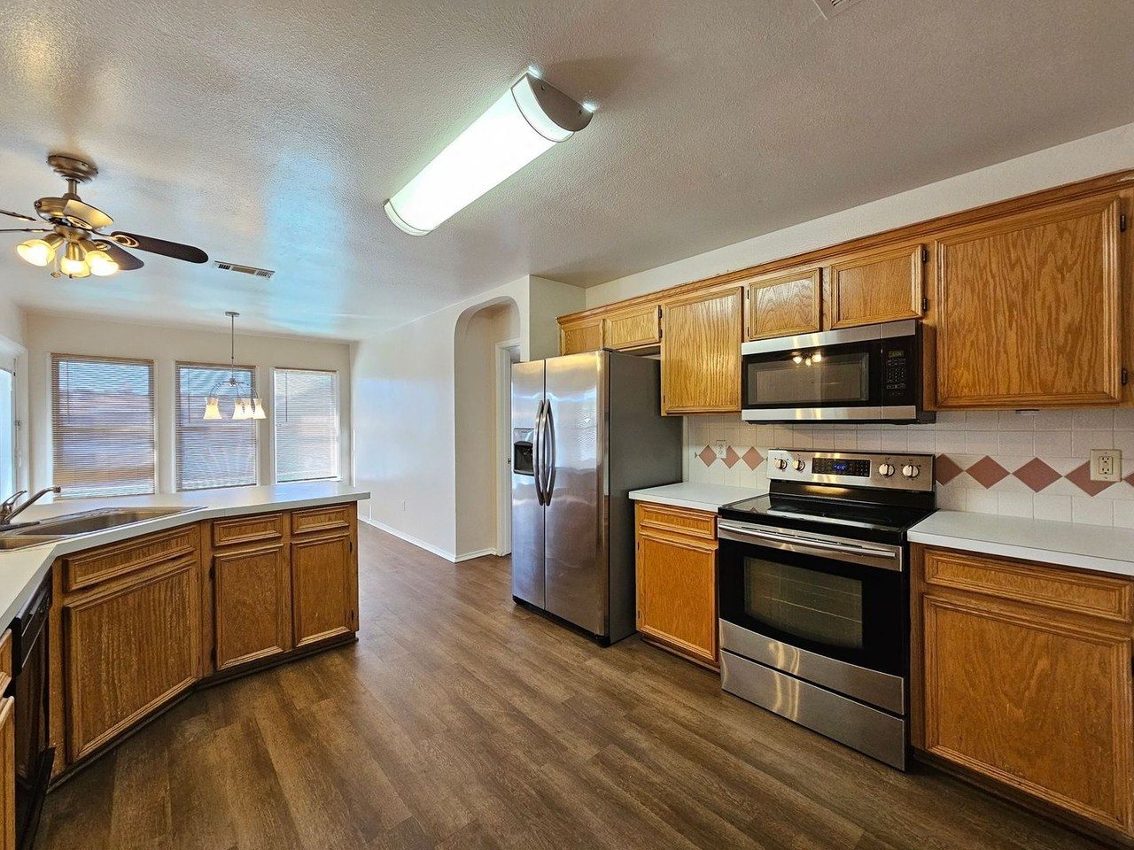602 Delmar Dr - Photo 3 of 36