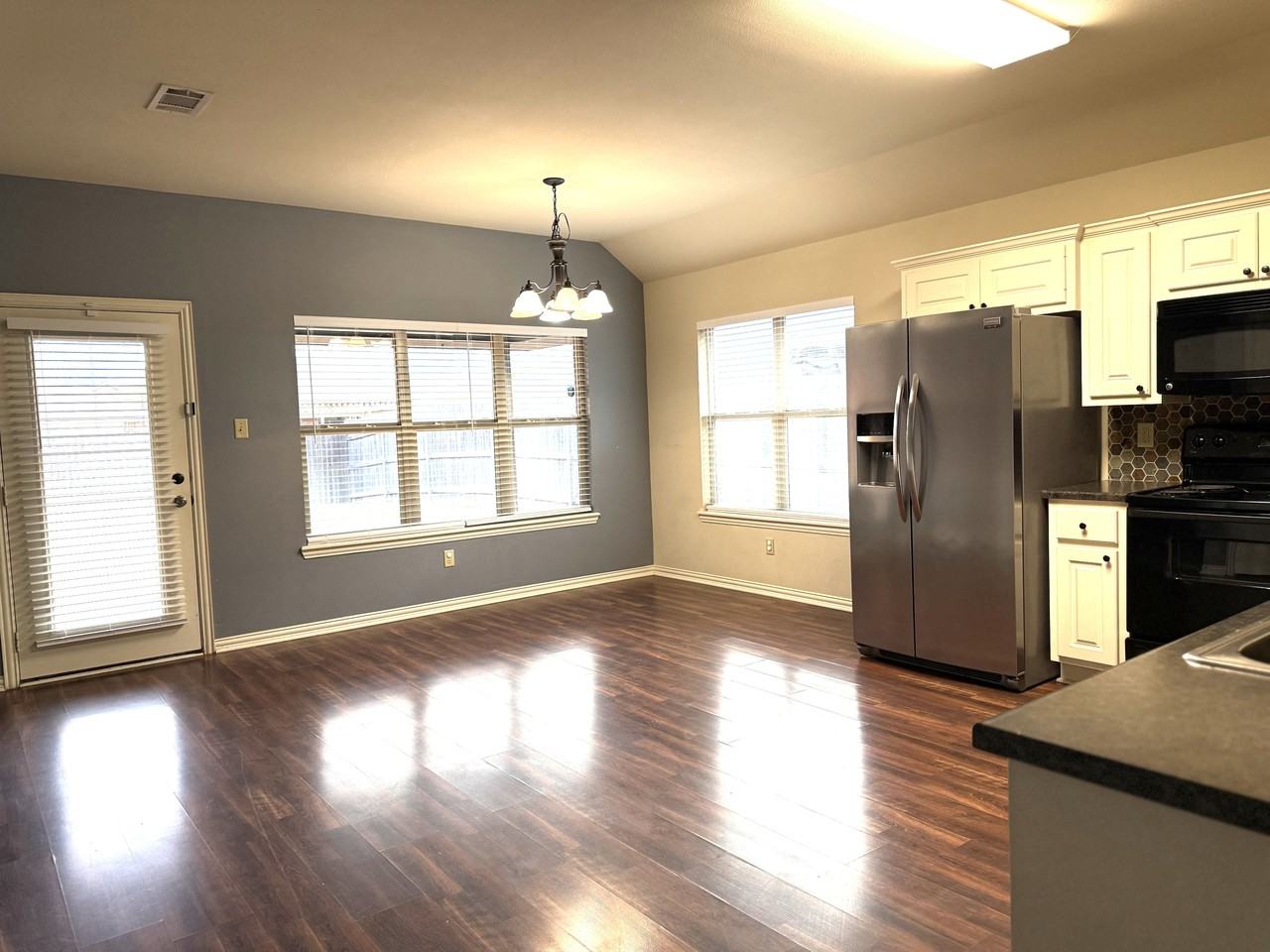 2624 112th St #1 - Photo 3 of 9