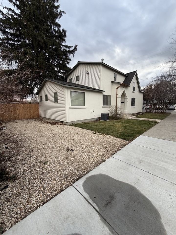 385 East 2nd South Street #1 - Photo 4 of 42