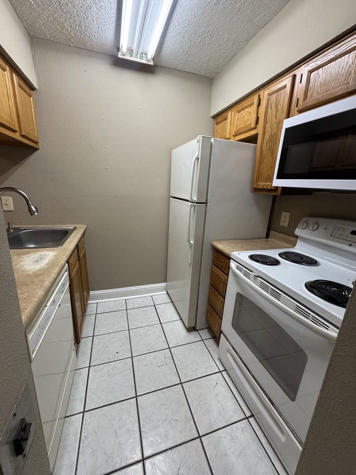 4218 Hessmer Ave #115 - Photo 2 of 20