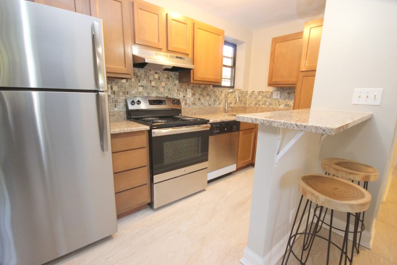 5925 FIFTH AVENUEAPT G-1 #G01 - Photo 4 of 9