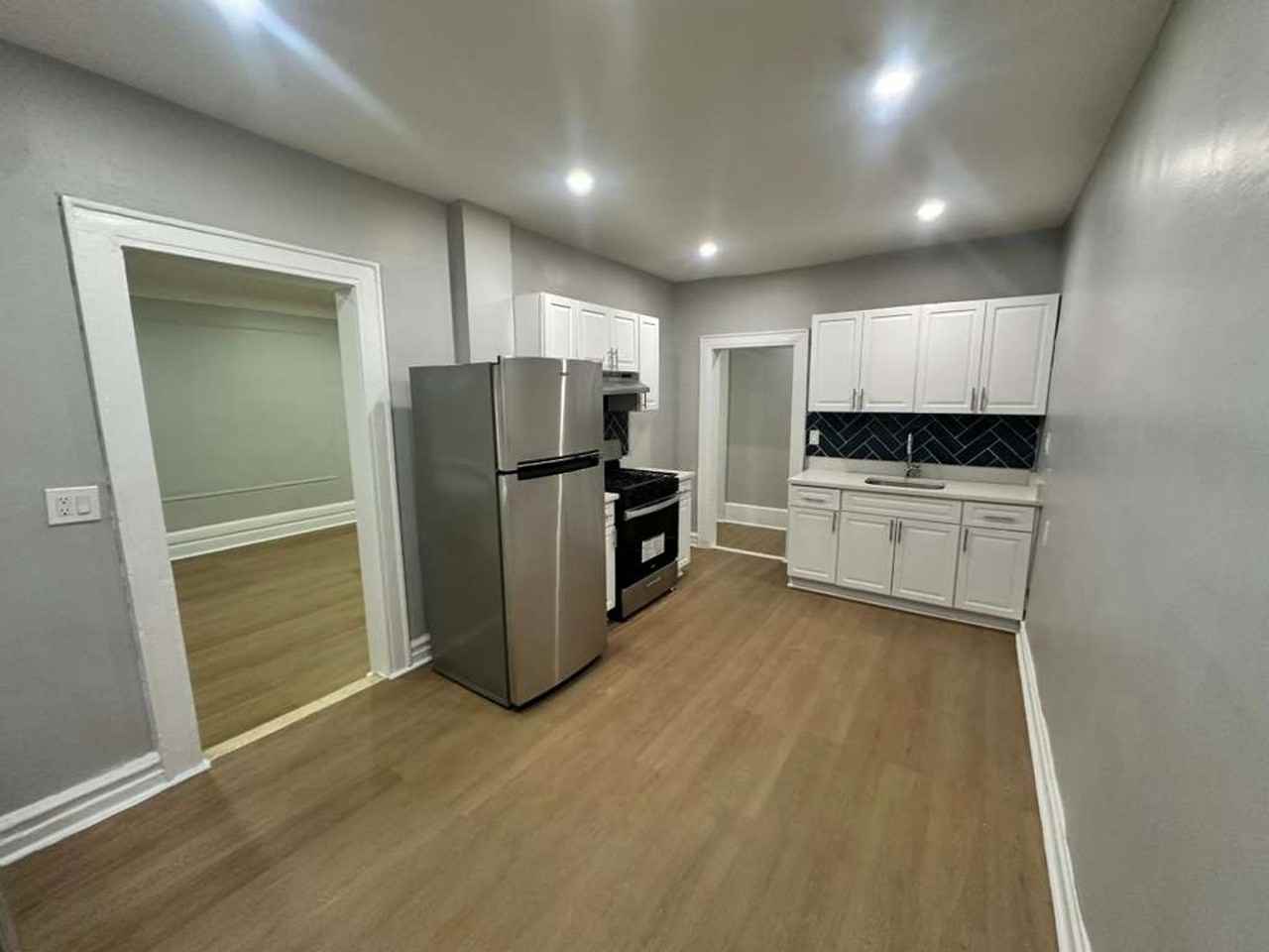 The Crescent - Photo 4 of 9