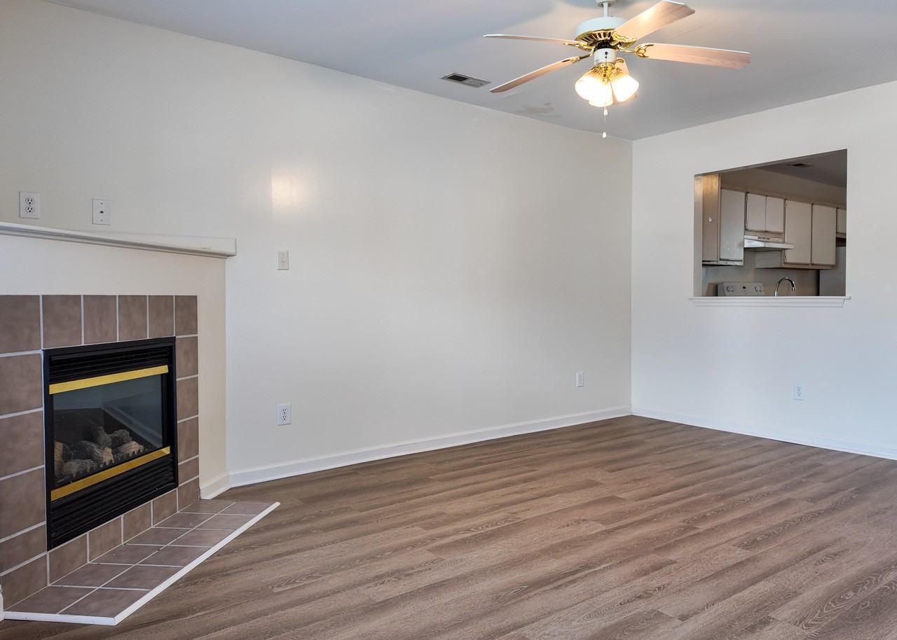 204 Meadowbrook Ln #1 - Photo 2 of 7