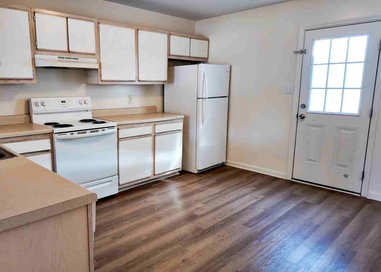 204 Meadowbrook Ln #1 - Photo 3 of 7