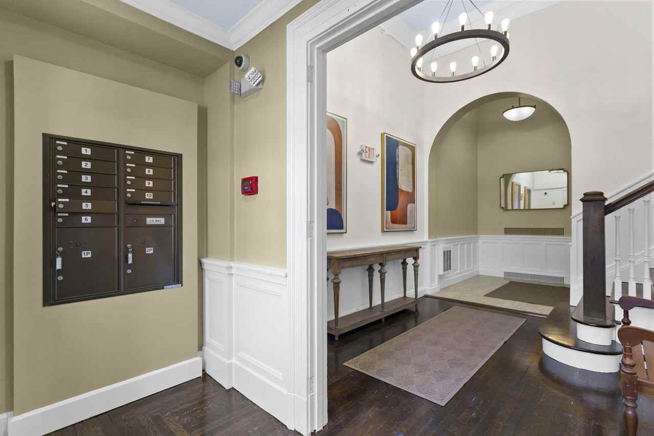 124 -132 Temple Street - 302 #302 - Photo 2 of 3