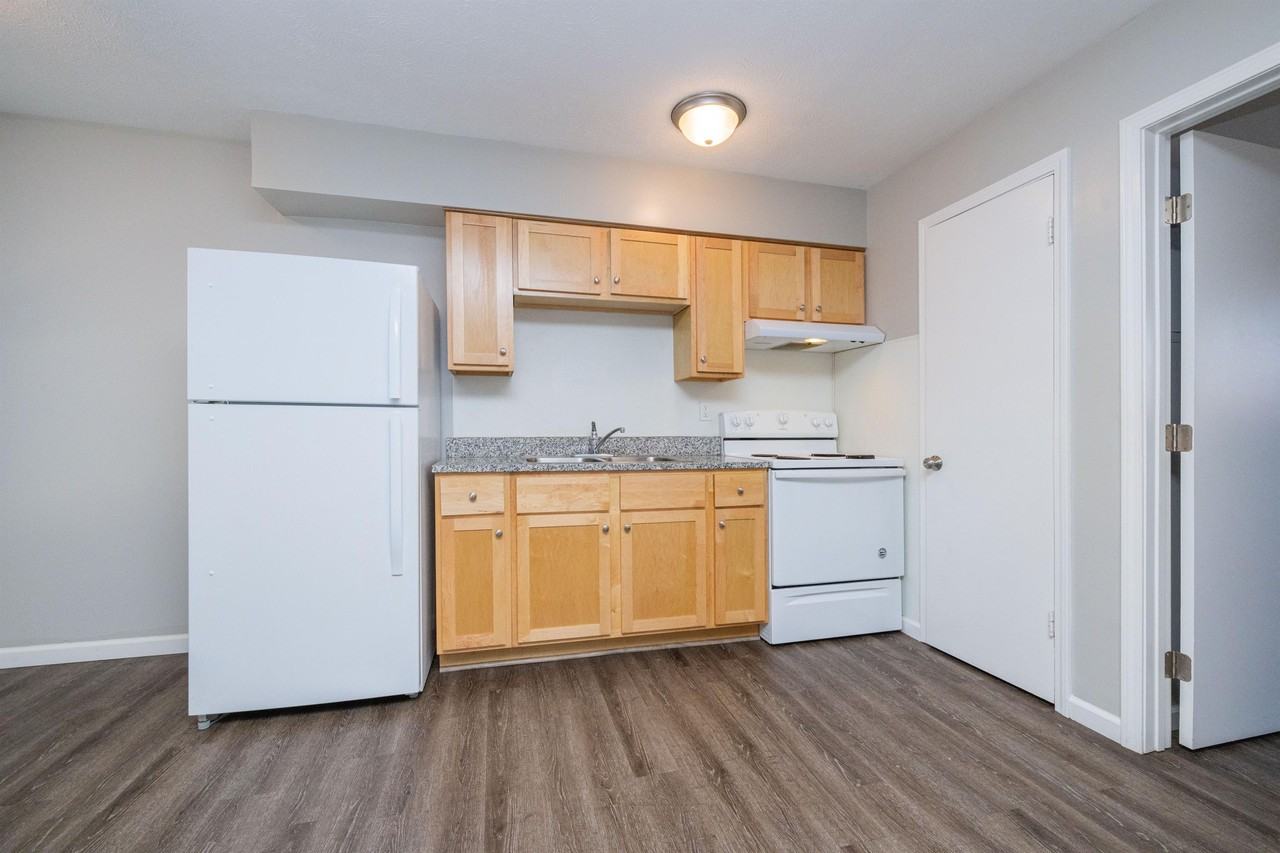 4806 Saddlebrook LaneApt 3 #3 - Photo 5 of 14