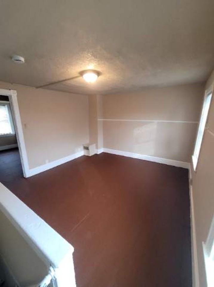 660 Columbia Ave - Photo 5 of 7