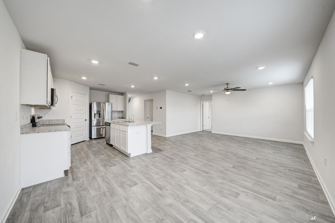 4060 Silver Spur Rd #1 - Photo 5 of 30