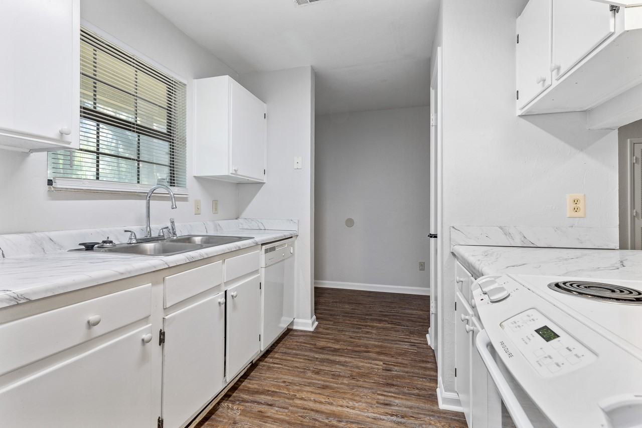 424 E 7th Ave #15 - Photo 2 of 23