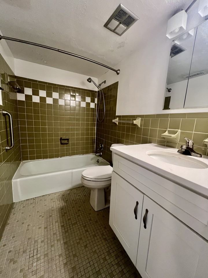 427 6th Ave W Holly Crest A5 #A5 - Photo 3 of 12