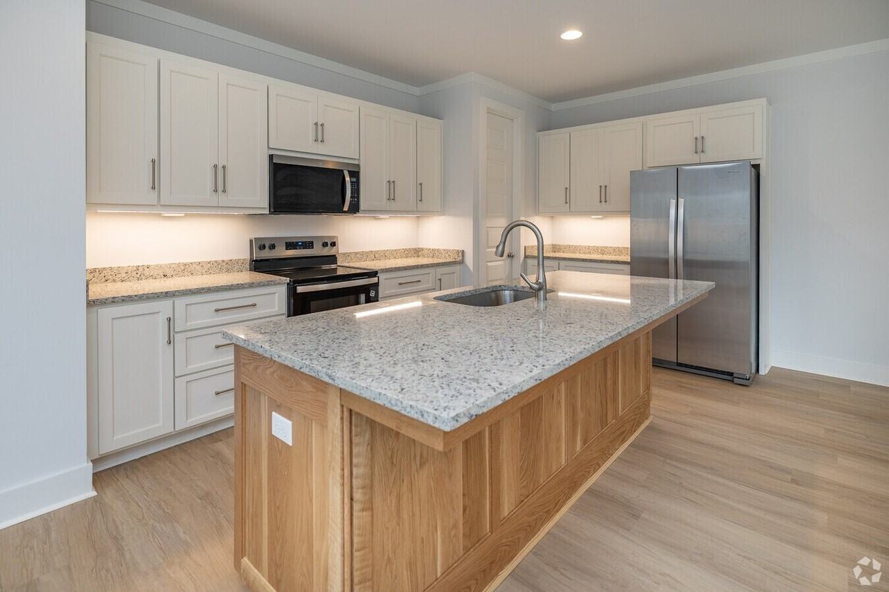 1553 Payne St #1 - Photo 2 of 7