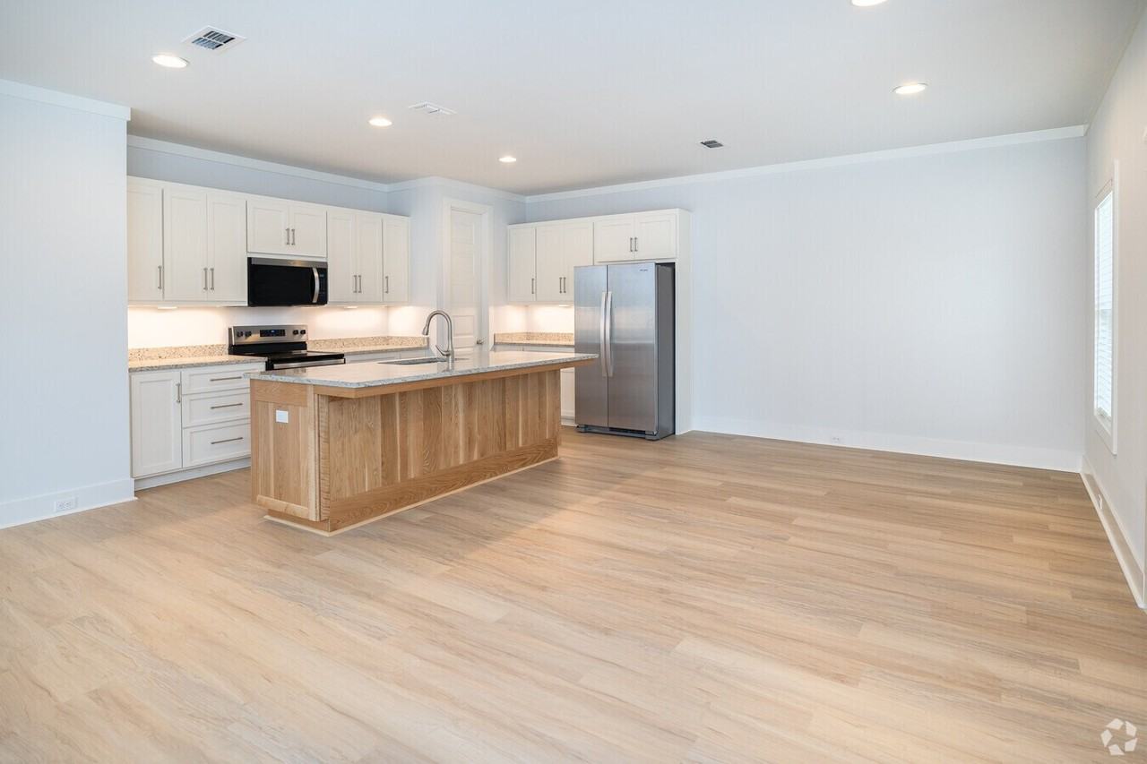 1553 Payne St #1 - Photo 3 of 7