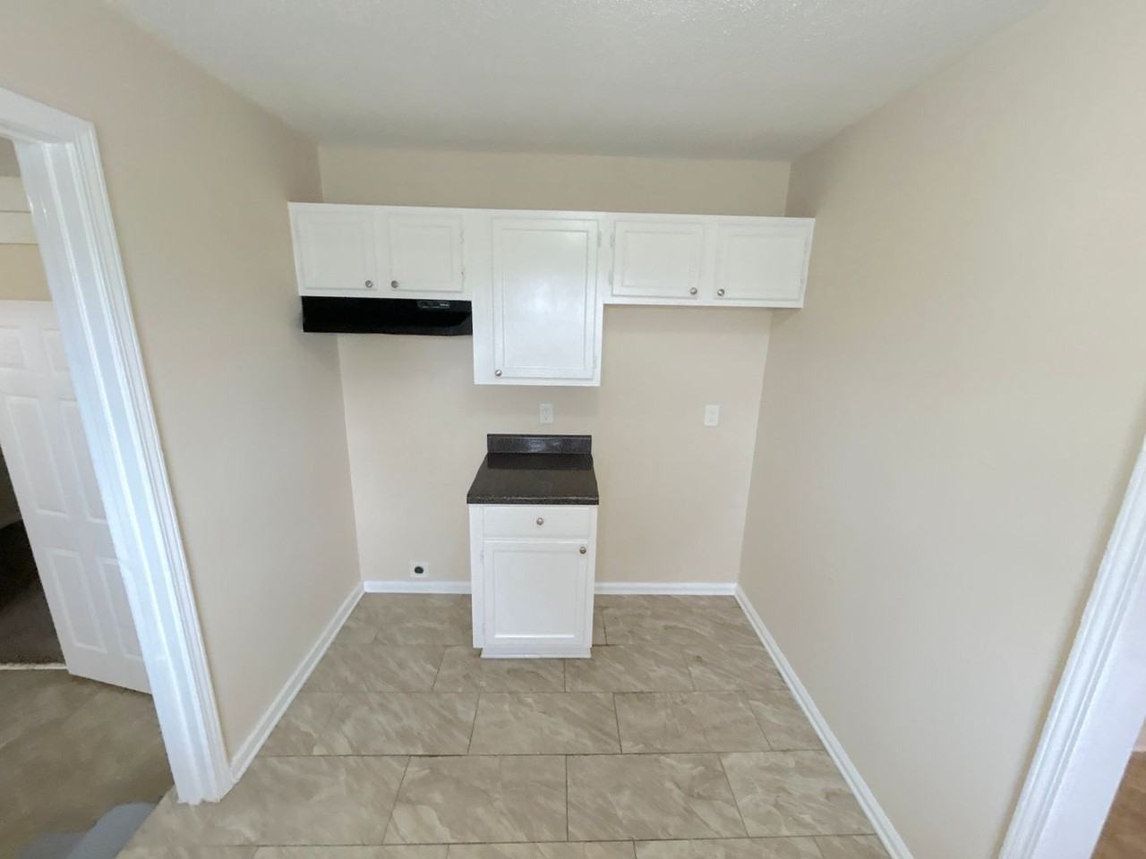 4376 Willow Rd - Photo 4 of 17