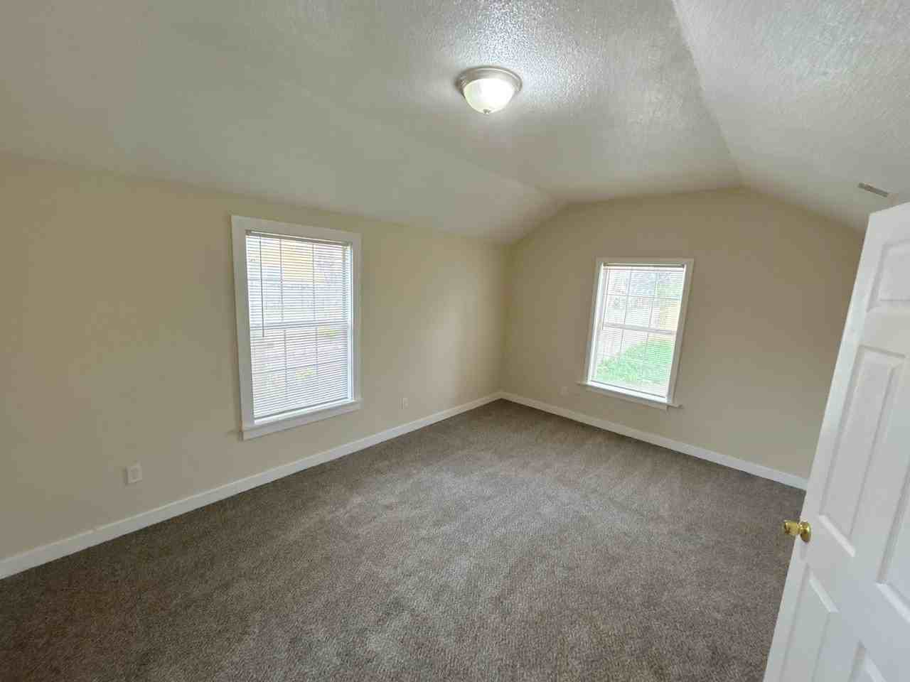 4376 Willow Rd - Photo 5 of 17