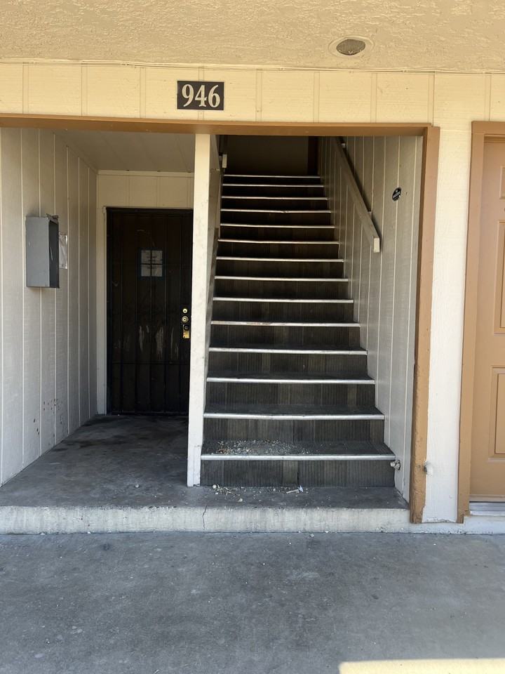 946 S Barrett Rd #3 - Photo 2 of 11