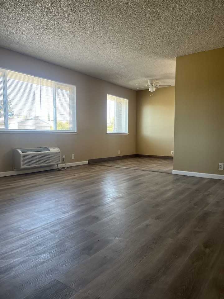 946 S Barrett Rd #3 - Photo 3 of 11